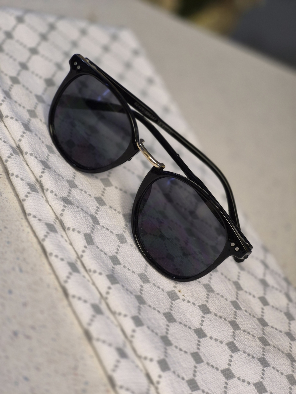 Men's Black Round Sunglasses - Classic Polarized Shades